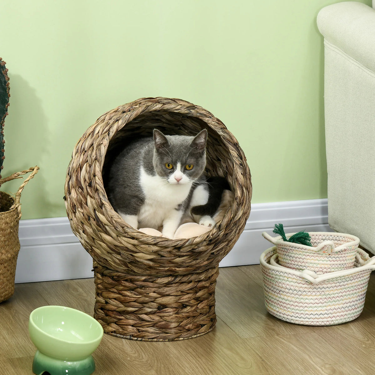 Panier boule surélevé pour chat en feuille de bananier tressée