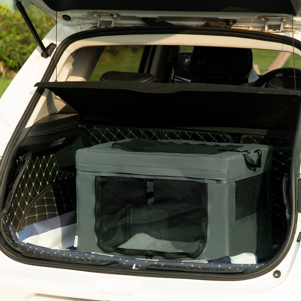 Sac de transport pliable dans le coffre d'une voiture