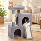 Arbre à chat 2 niches avec rampe griffoir dans un intérieur chaleureux